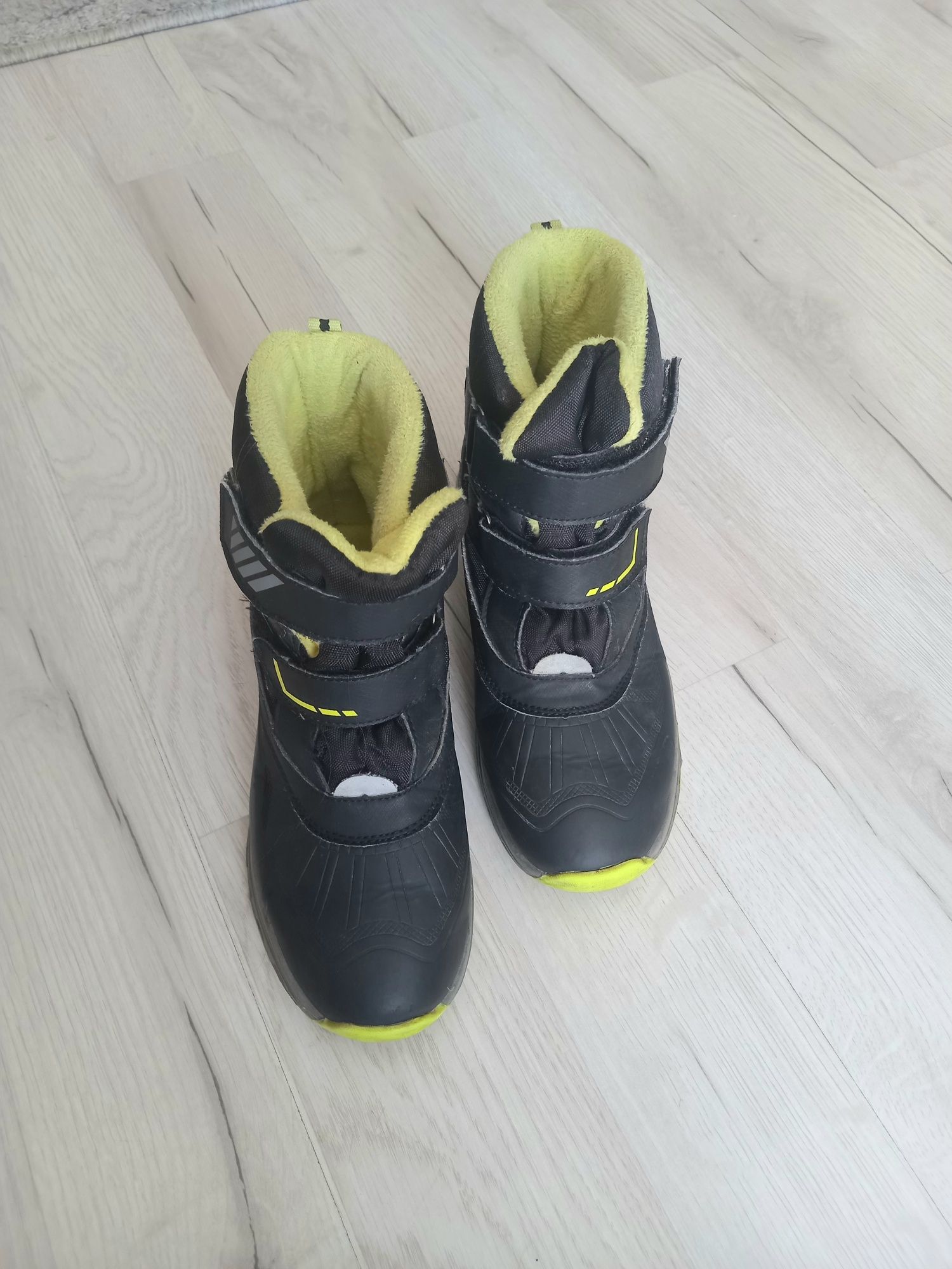 Czarne buty zimowe chłopięce śniegowce Lupilu 35