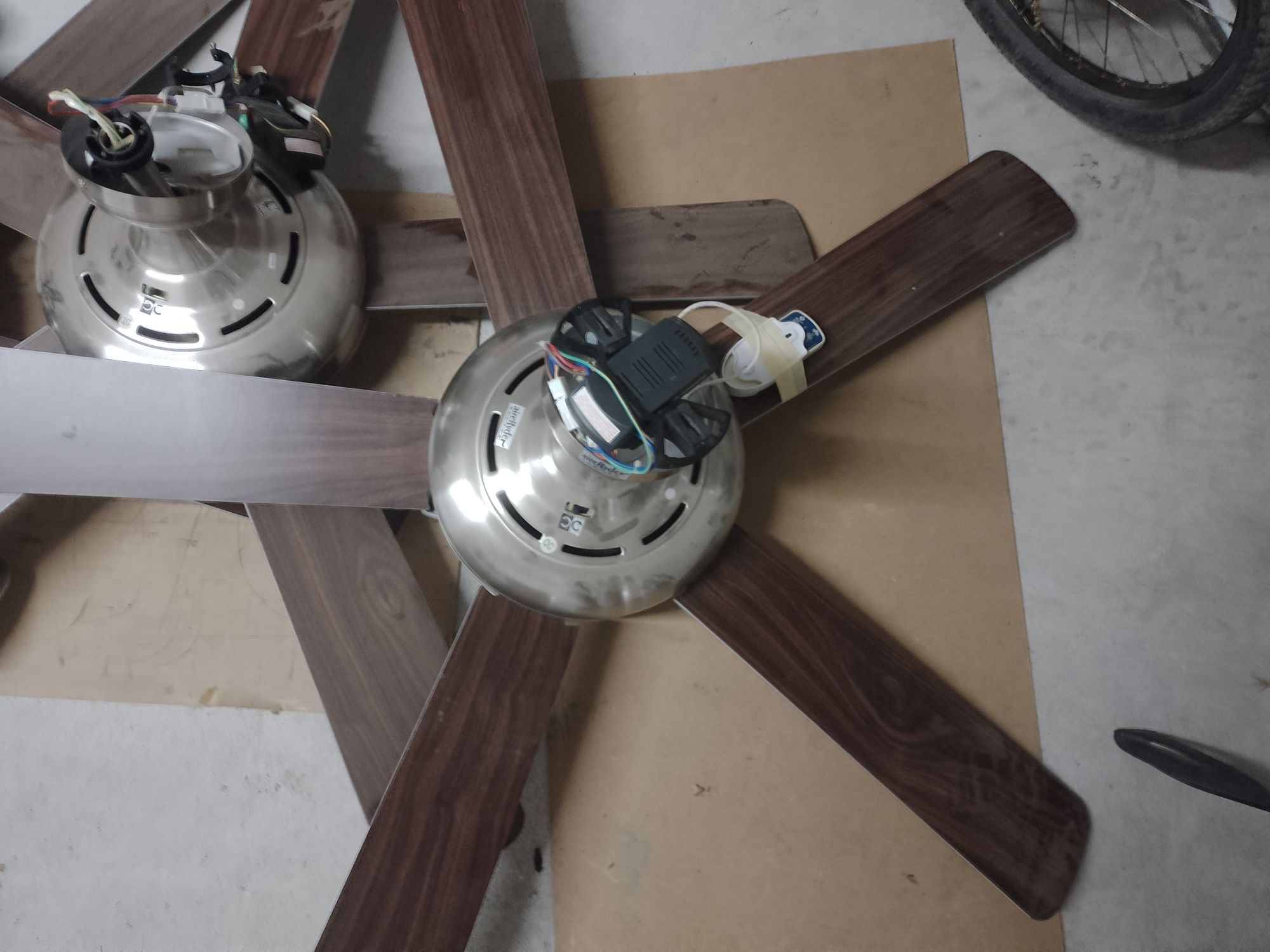 Ventilador de teto de alumínio com luz e controlo remoto