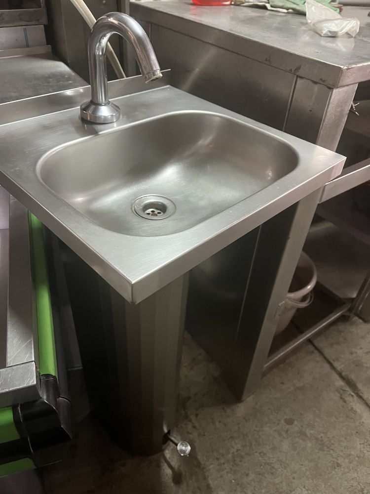 Pio Lava mãos em inox 40xm x 40cm com pedal