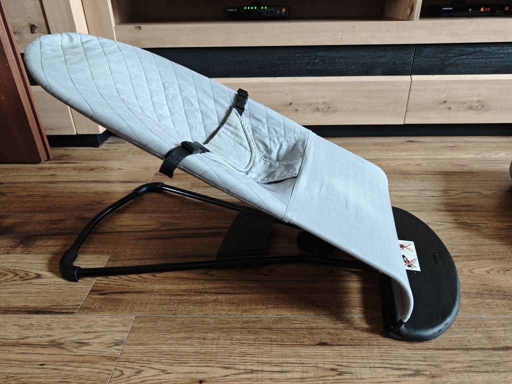 Leżaczek bujaczek jak babybjorn