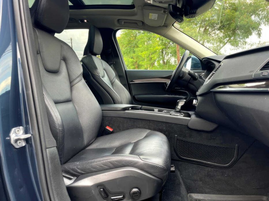 Volvo XC90      2019