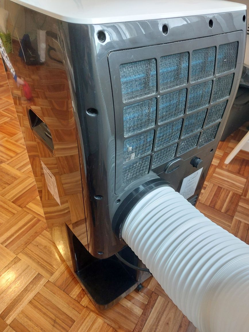 Ar condicionado portátil Delba em muito bom estado