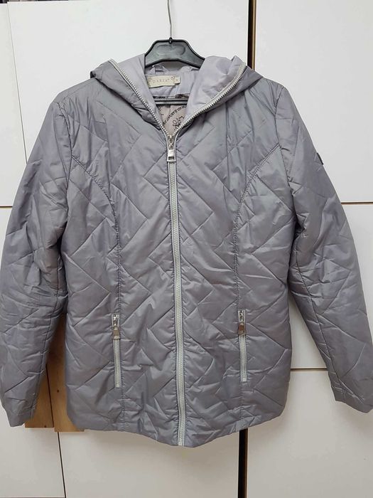 DARIA kurtka  bardzo lekka 44