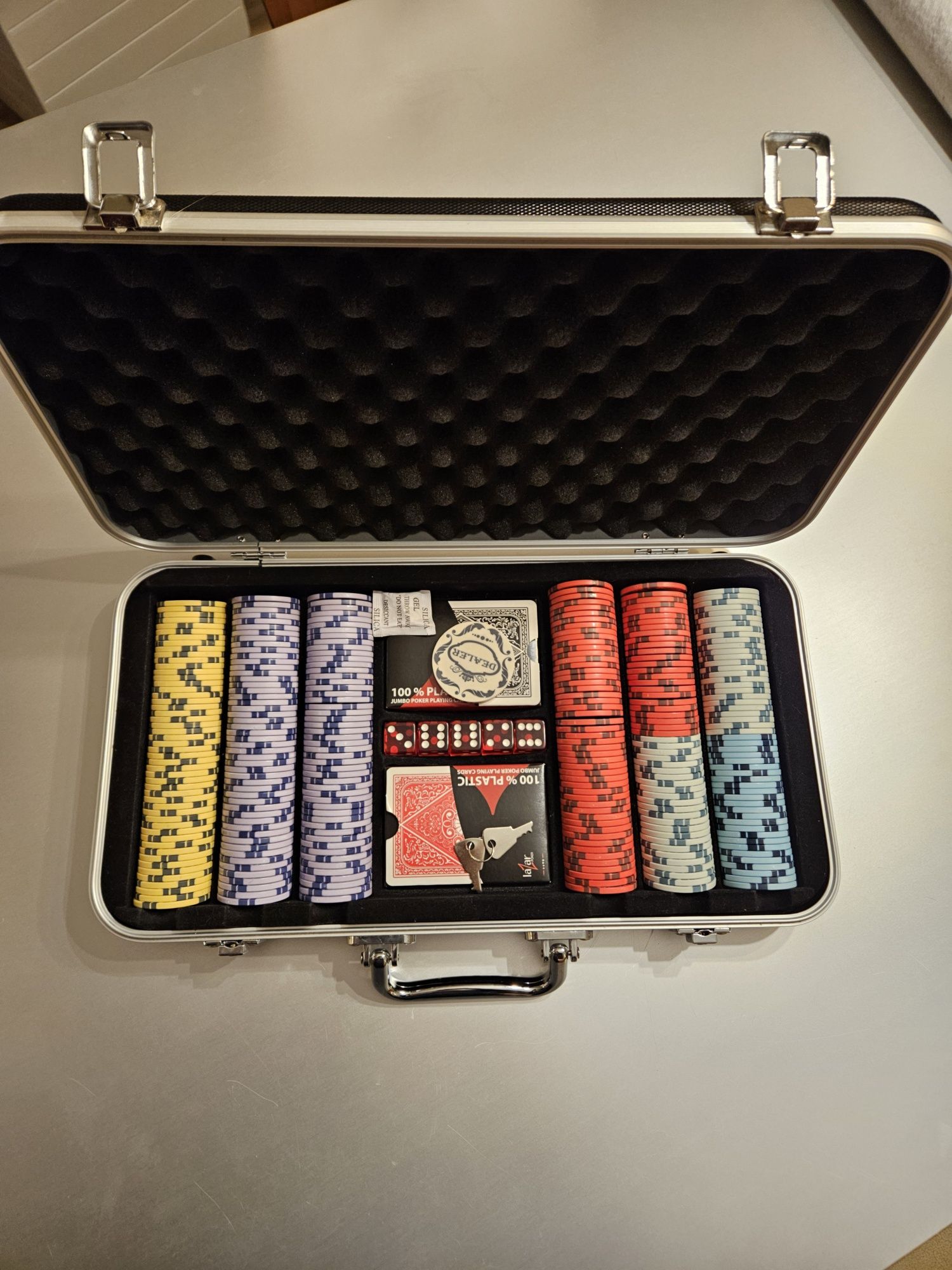 Jogo cartas com 300 fichas