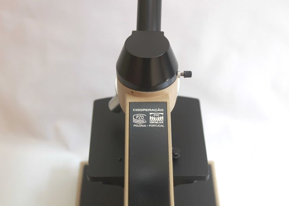 Microscópio PZO Warszawa FOC Escolar com 3 lentes