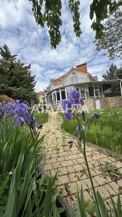 Дом у моря в охраняемом жилом массиве Совиньон