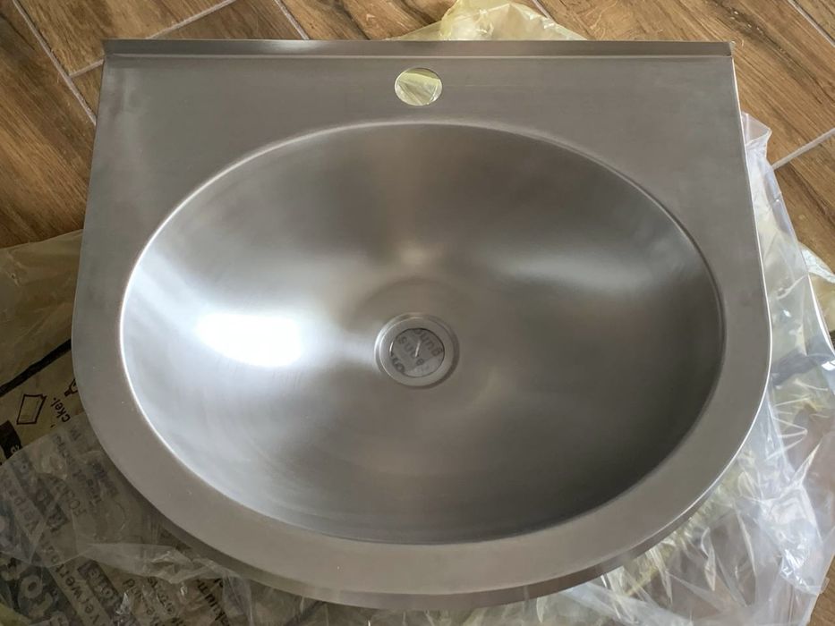 Umywalka / zlew / zlewozmywak wiszący ze stali nierdzewnej.