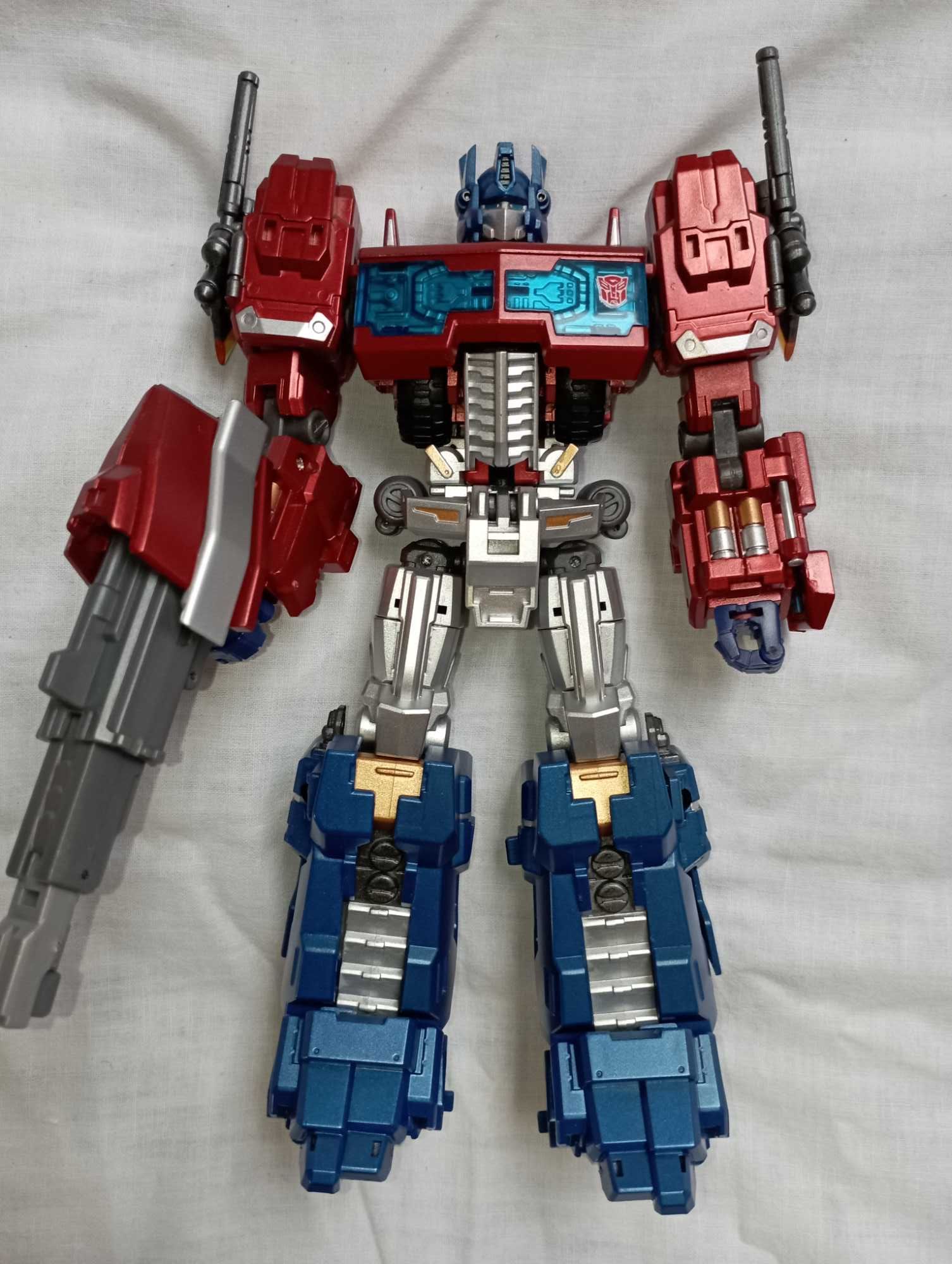 Maketoys MTCD-01P Striker Manus Premium - Transformers