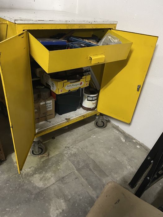 Carro apoio oficina/bricolage. Rodas com travão. ver dimensões na foto