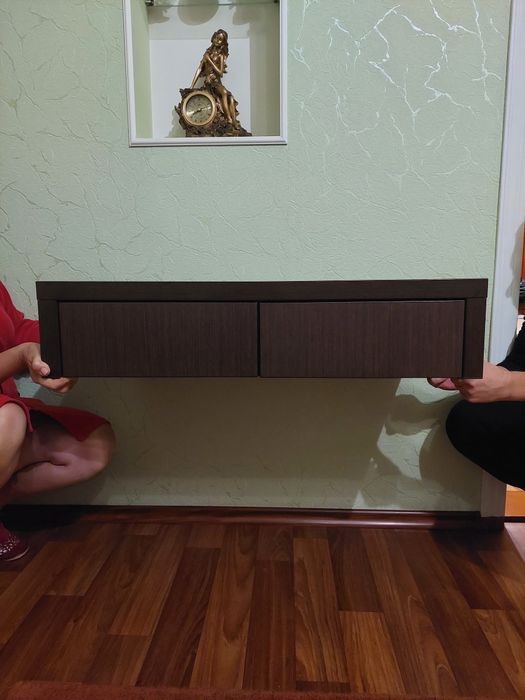 Підвісний туалетний столик