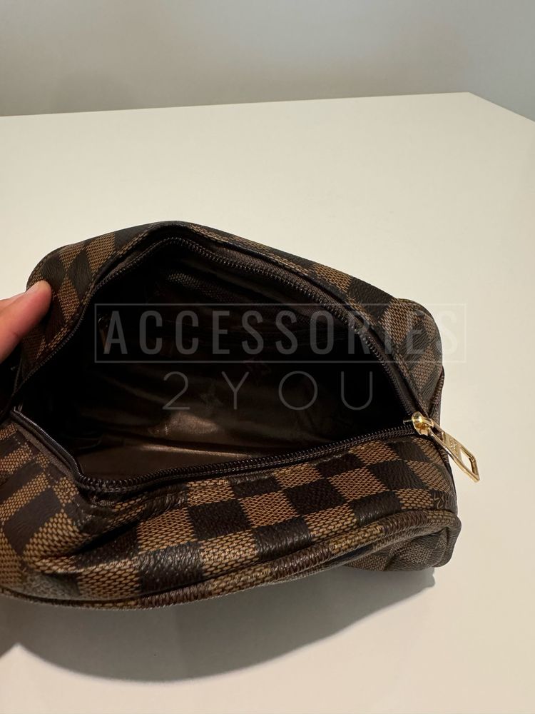 Pochete / Necessaire Louis Vuitton