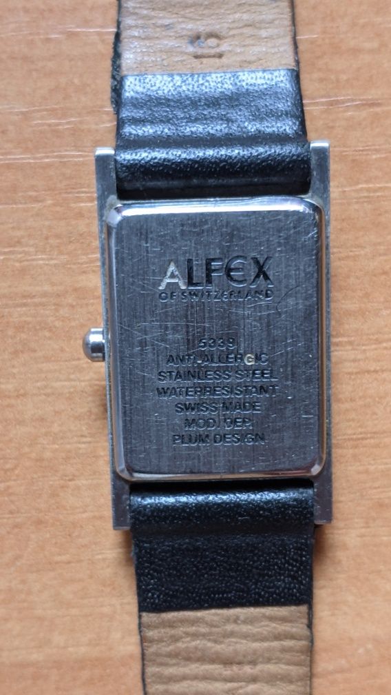 Продаю швейцарський жіночий годинник Alfex 5339 у білому кольорі.