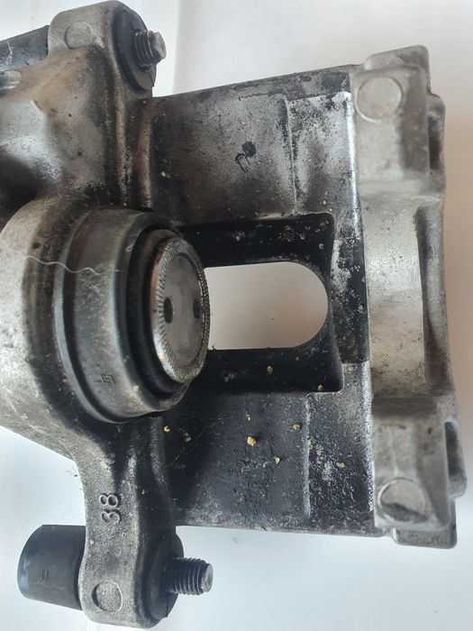 Volvo v50 s40 c70 c30 zacisk tył