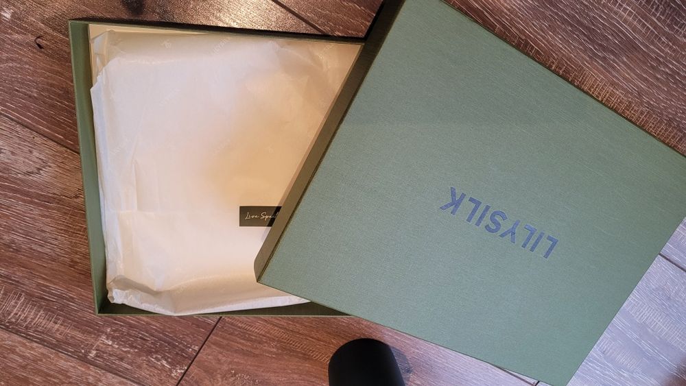 Eleganckie opakowanie na ubranie LillySilk