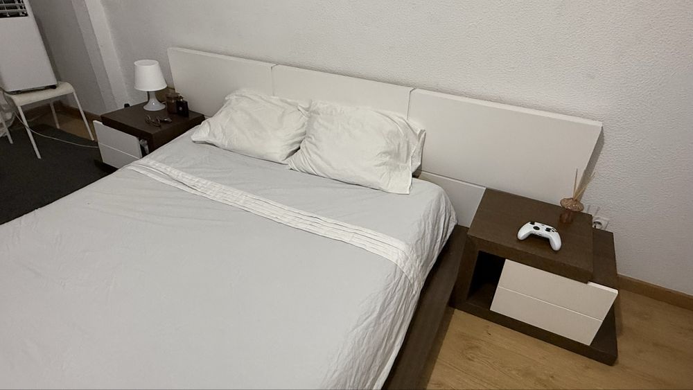 Cama c/ cabeceira e gavetas estilo Japanese espetacular