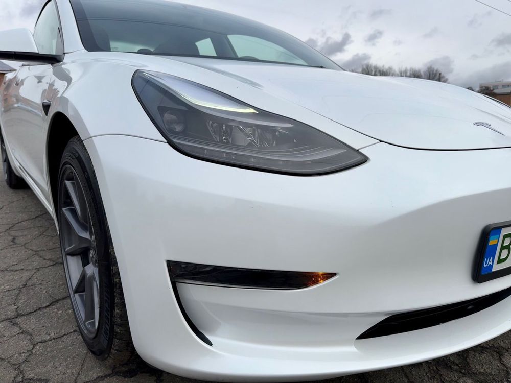 Tesla Model 3 (2023)
