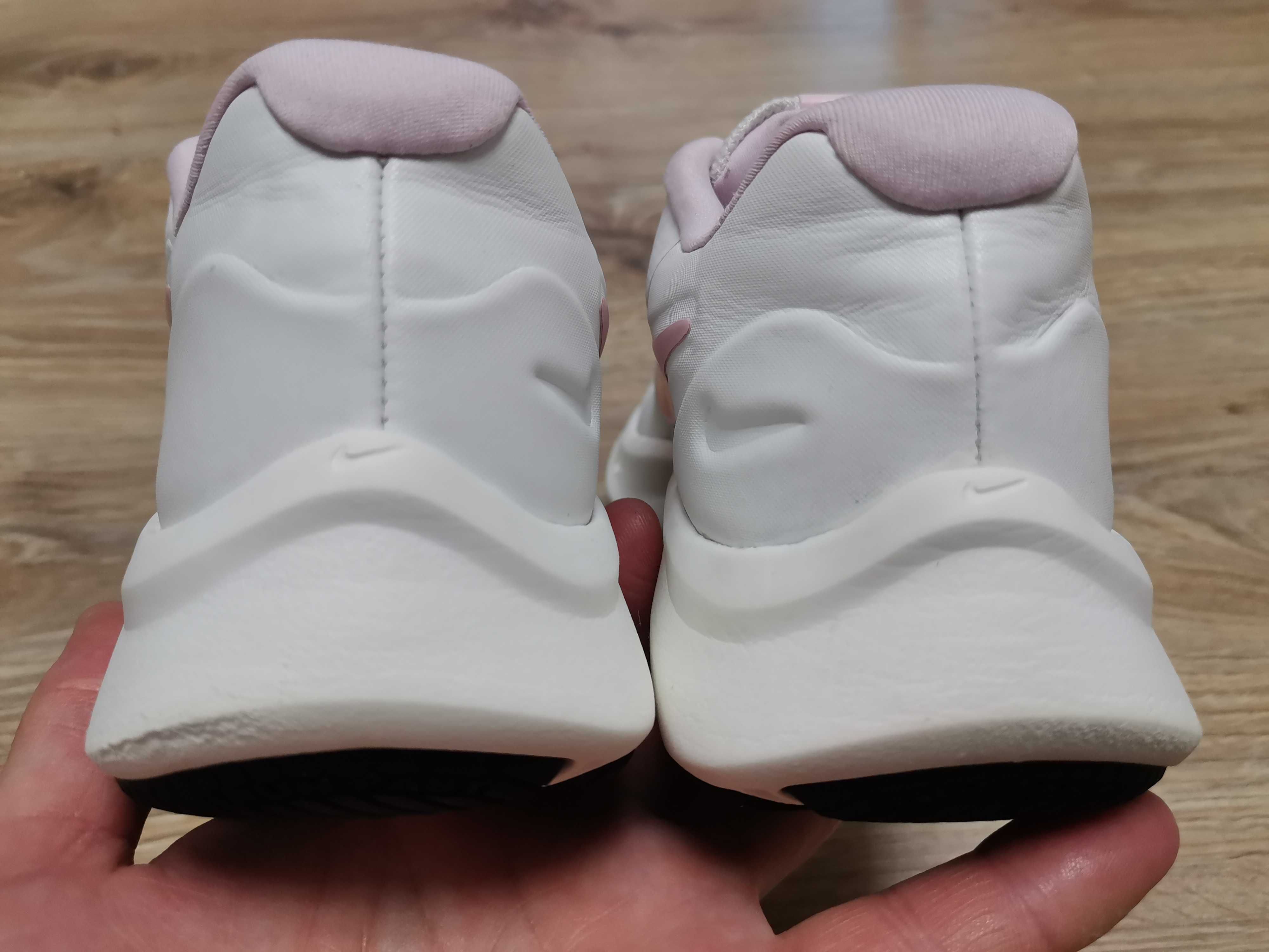 Продам кросівки Nike Star Runner 35,5 розміру.