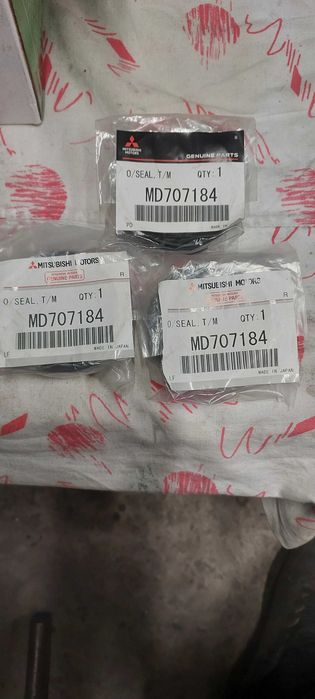 MD707184 Mitsubishi
Сальнік полуосі = 3 шт.