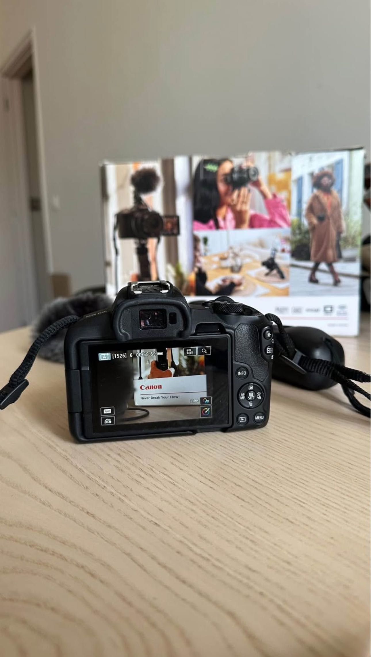 Canon R50 + RFS  18-45 + Kit Content Creator