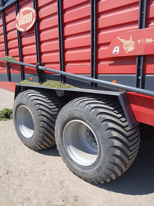 Przyczepa samozbierająca Vicon Rotex 552