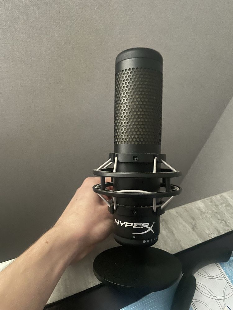 HyperX QuadCast S — топовый микрофон, идеал