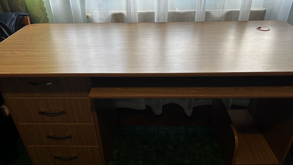 Стіл робочий . Довжина  1,70, ширина 0,69см ТІЛЬКИ САМОВИВІЗ.