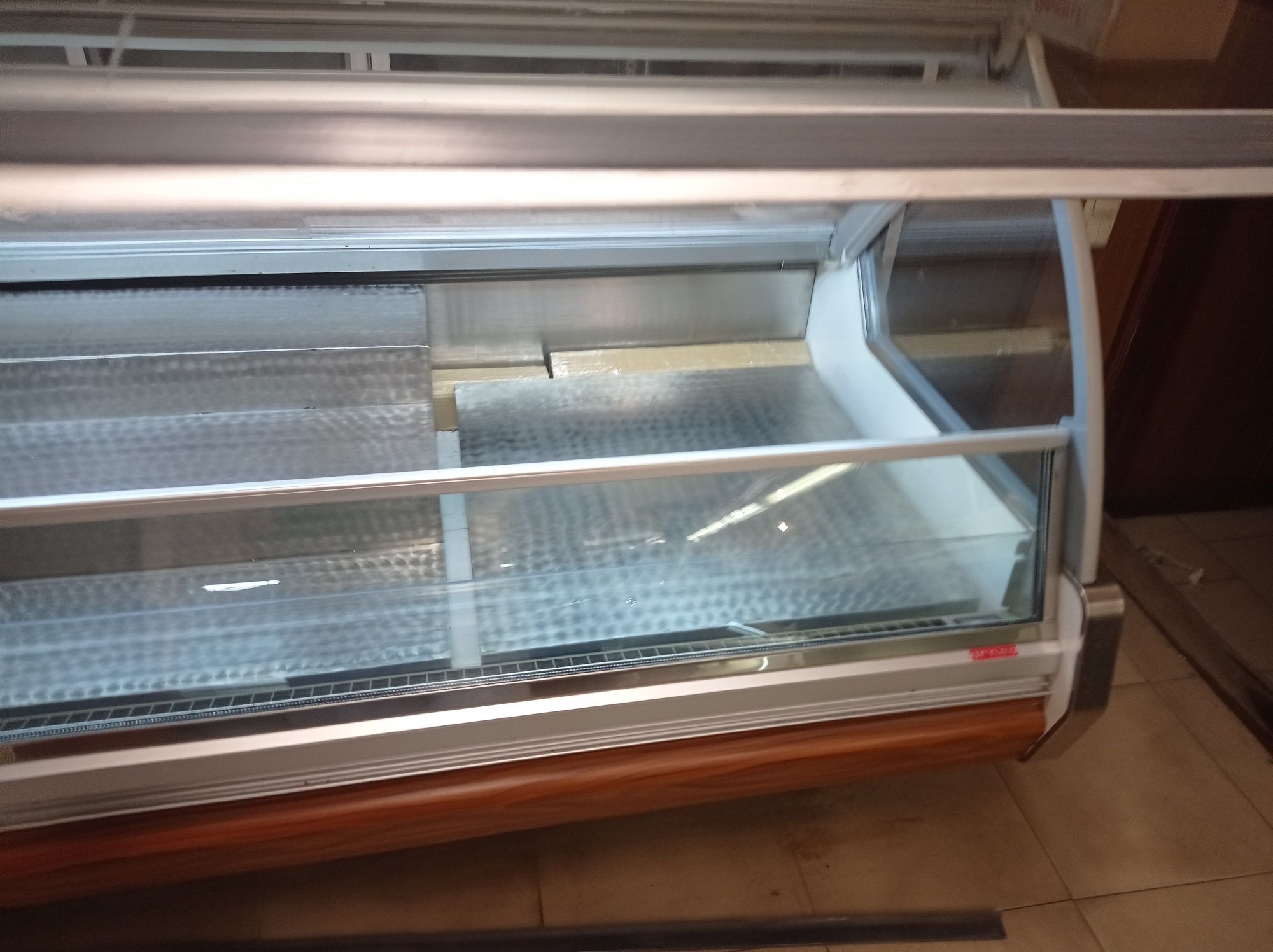 Морозильно-холодильный витрина arneg  Италия