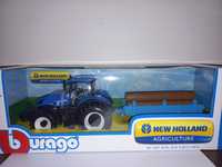 Bburago Traktor New Holland T7.315 HD z przyczepą drewna,