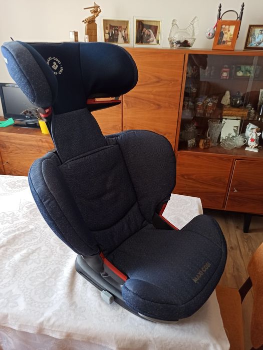 Fotelik samochodowy Isofix Maxi Cosi Rodifix Navy Blue 15-36