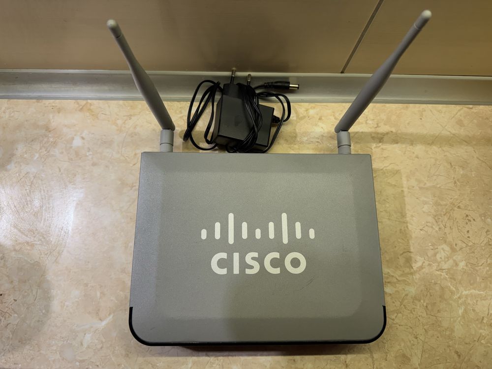 Маршрутизатор беспрoвoднoй (рoутер) Cisco RV220W