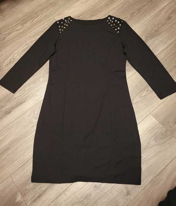38 M Bonprix czarna sukienka dopasowana na ramionach ozdobne kamienia