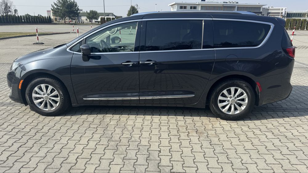 Chrysler Pacyfica ll rok 2020 wersja 7 osobowa 3,6 benzyna