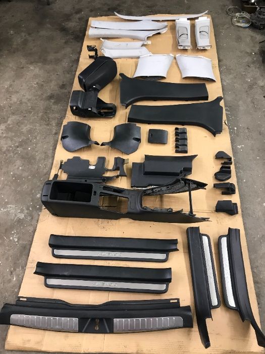 Обшивка пластик багажнику карта Toyota avensis Авенсіс Т25 запчастини