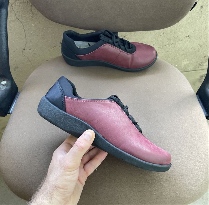 Жіночі кросівки Clarks CloudSteppers