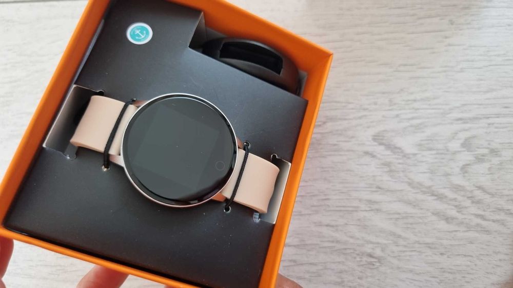 Zegarek Kiah Avon Pudrowy Smartwatch Nowy