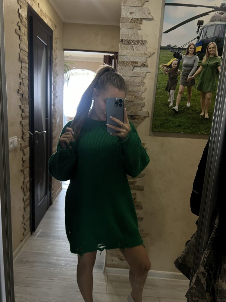 Вʼязане зелене плаття