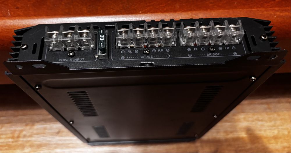 Wzmacniacz samochodowy car audio