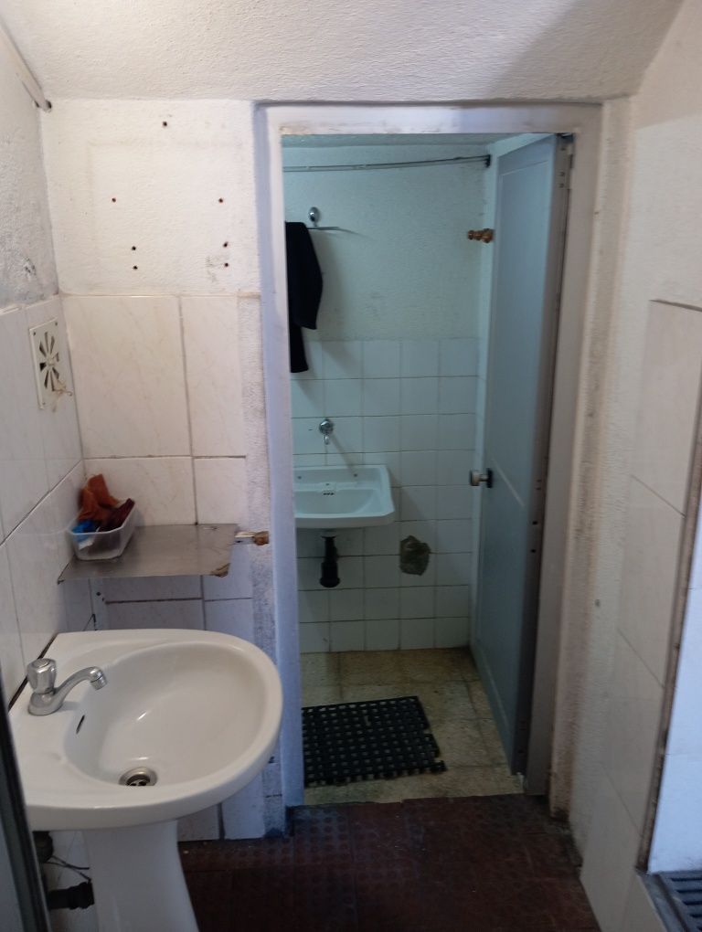 Armazém aluga-se na Ramada