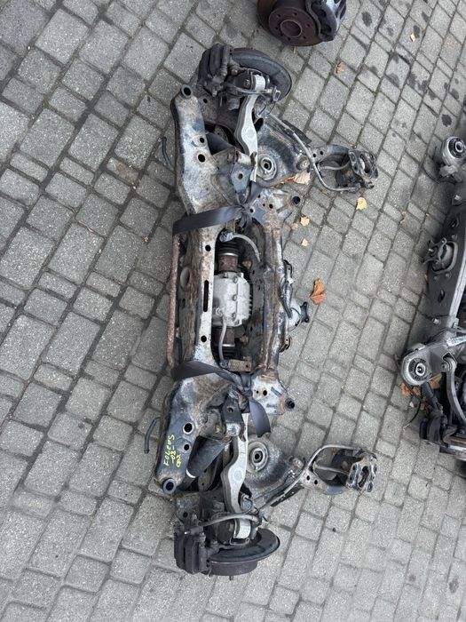 Задня передня балка Рено колеос Renault Koleos