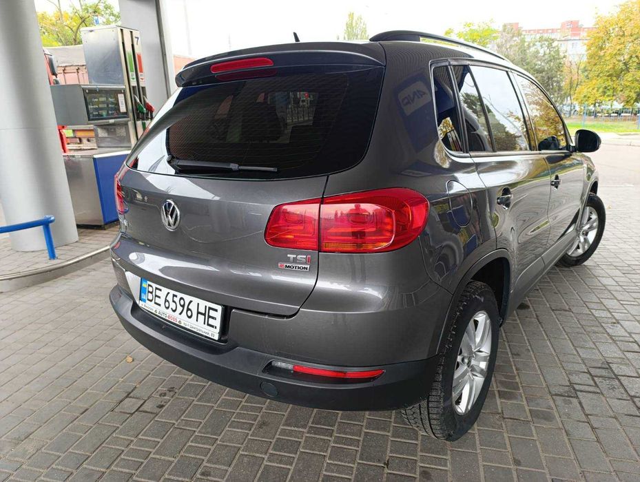 Volkswagen Tiguan 2016 року 2.0 л./бензин