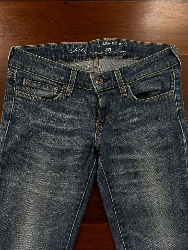 Calcas Levis skinny, tamanho 25.