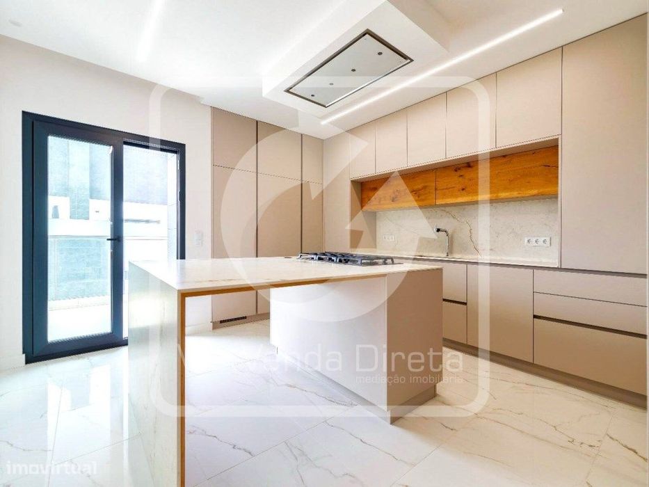 Apartamento de Luxo T3 com 3 Suites, Varandas, Arrecadação e Parque...