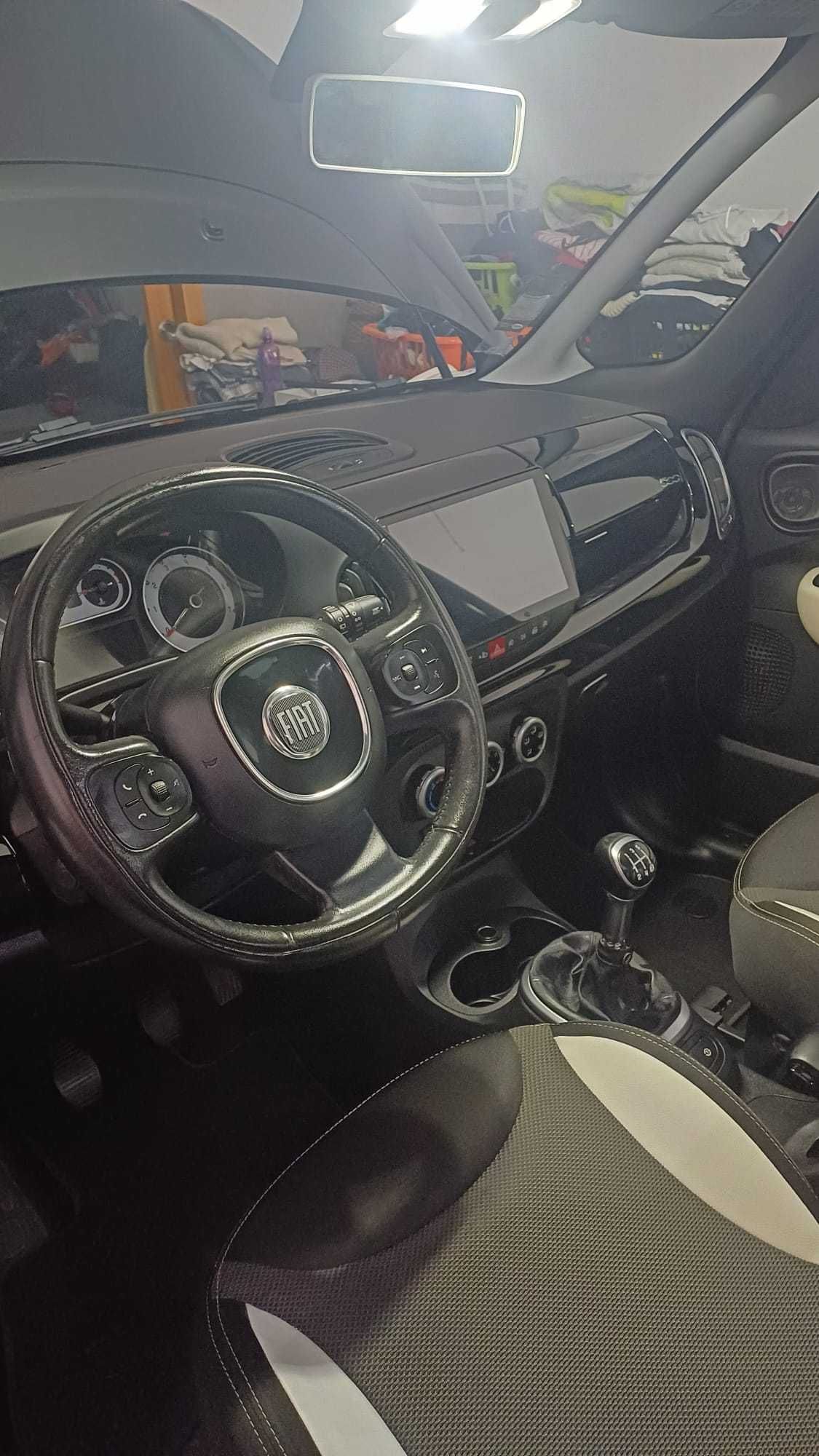 Fiat 500L com poucos Kms
