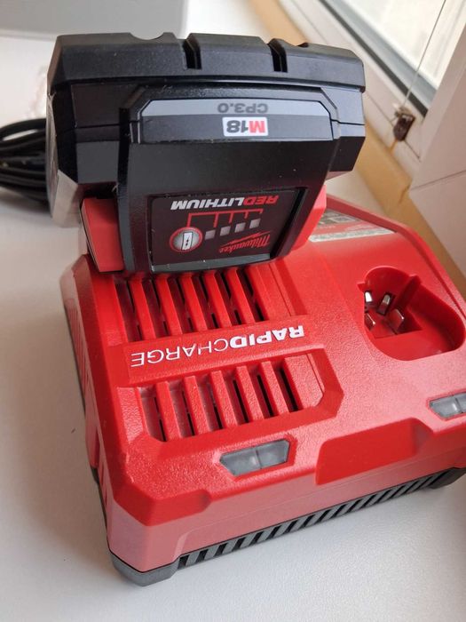 Зарядний пристрій Milwaukeе  RAPID 6A