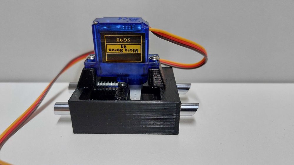 Mechanizm klap spustowych do łódki zanętowej