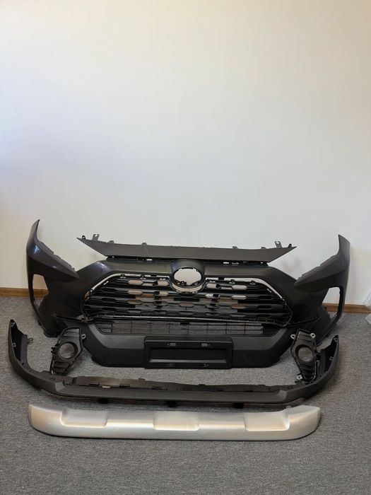 Kompletny Zderzak Przedni Toyota RAV4 V 2019–2022 – Bumper + Grill + Kratki + Otwory pod Halogeny Nowy