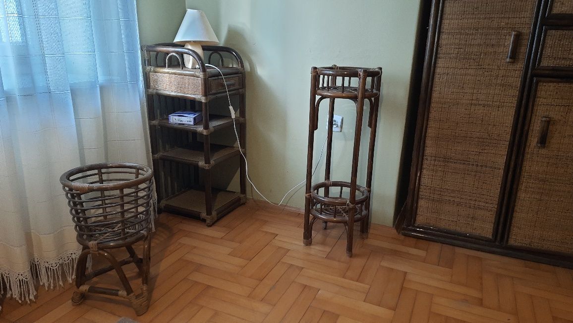 Sypialnia  meble ratanowe. Łóżko , 2 szafki, 2 szafy  etażerkaa