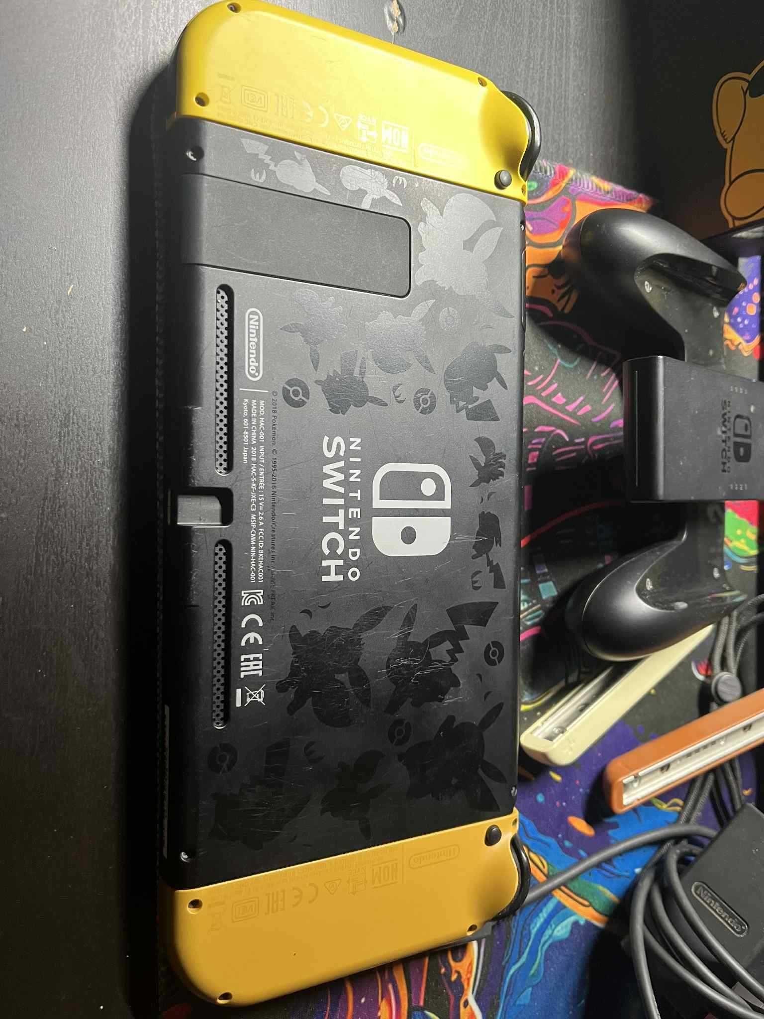 Nintendo Switch Pikachu & Eevee Edition + pokrowiec
