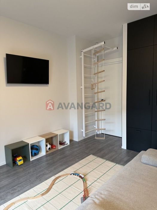 простора трьох кімнатна квартира