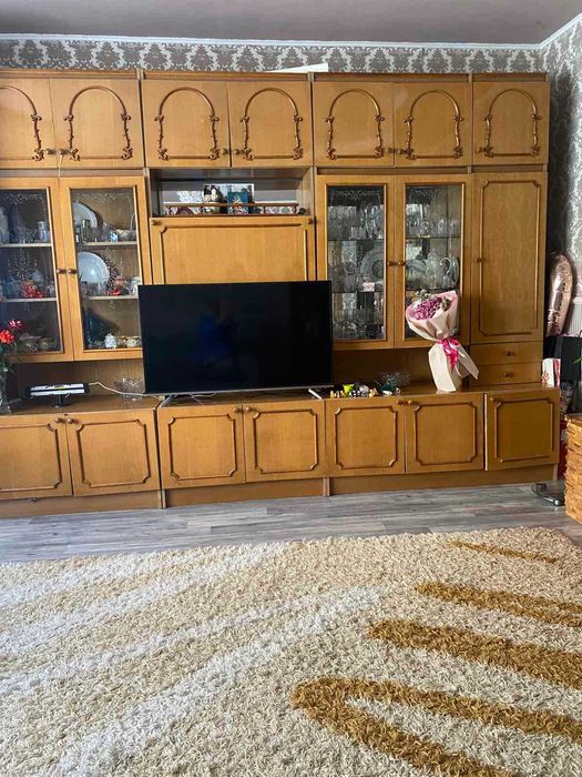 Стінка-шафа у вітальню